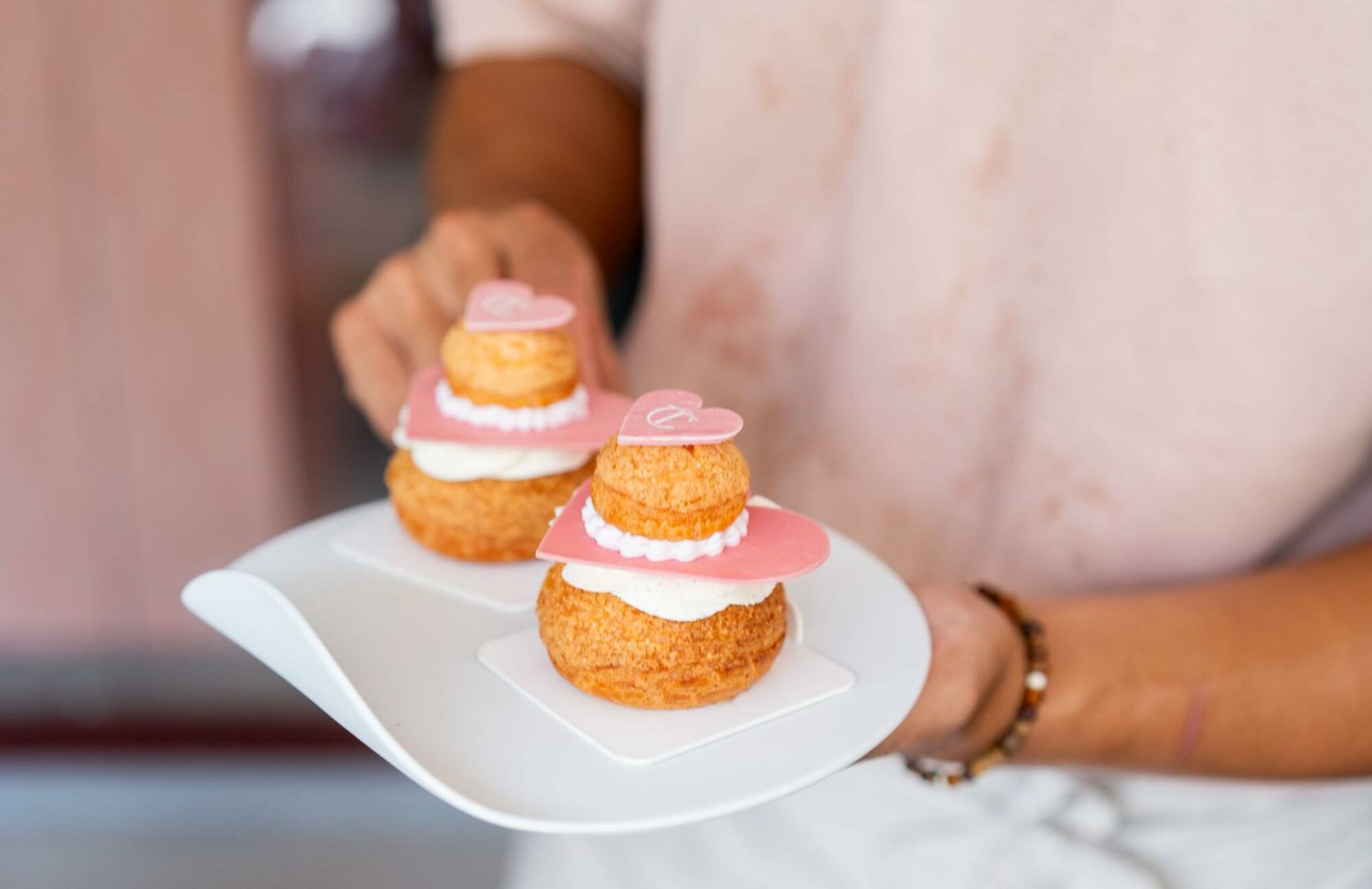Charlotte-Tilbury-pillow-talk-cafe-choux-pastry