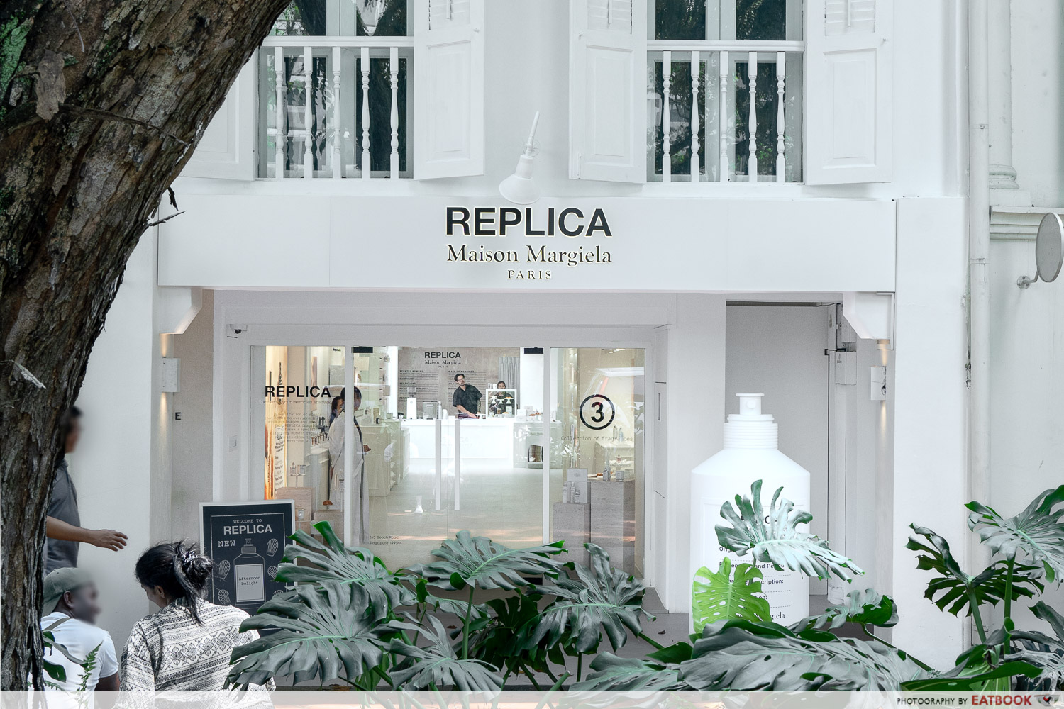Maison-Margiela -pop-up-cafe-storefront