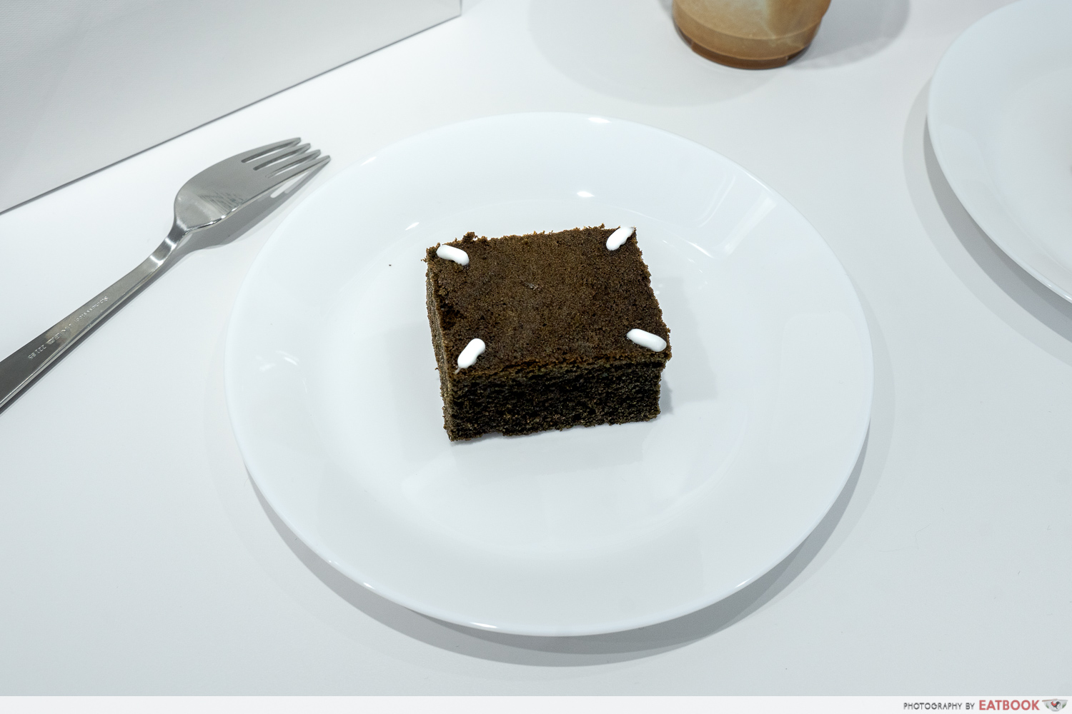 Maison-Margiela -pop-up-cafe-tea-cake