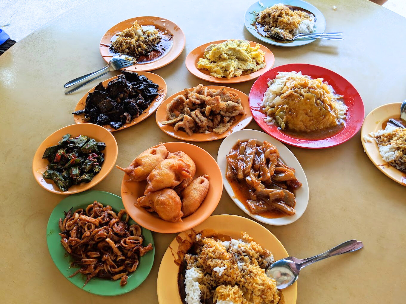 new-scissor-cut-curry-rice-flatlay