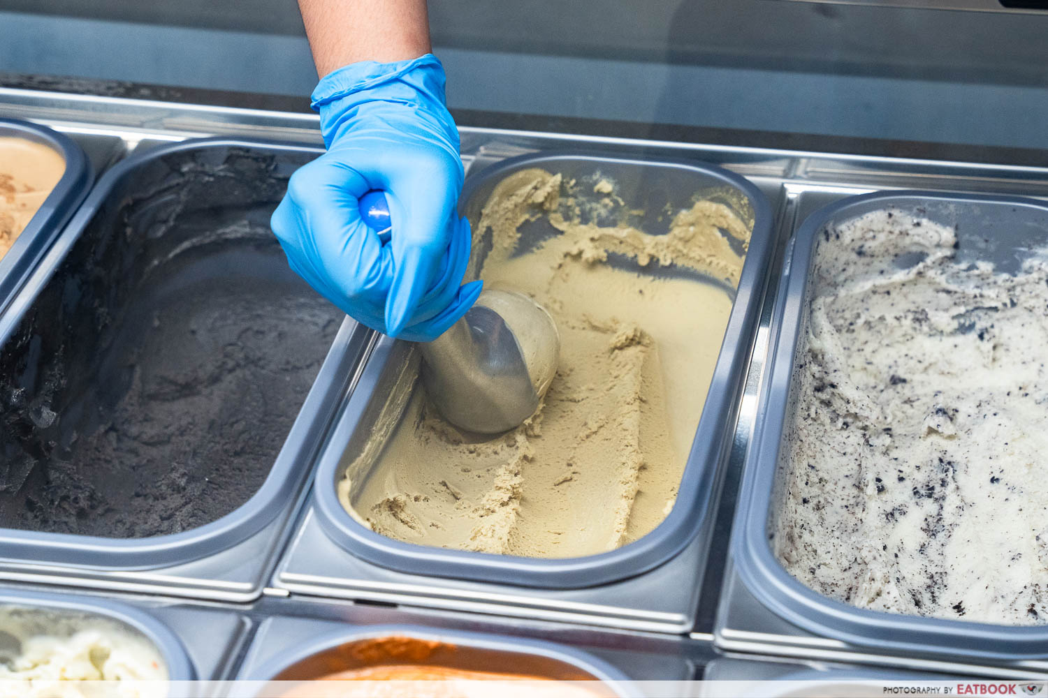 pistachio-gelato-ranked-denzy-scooping