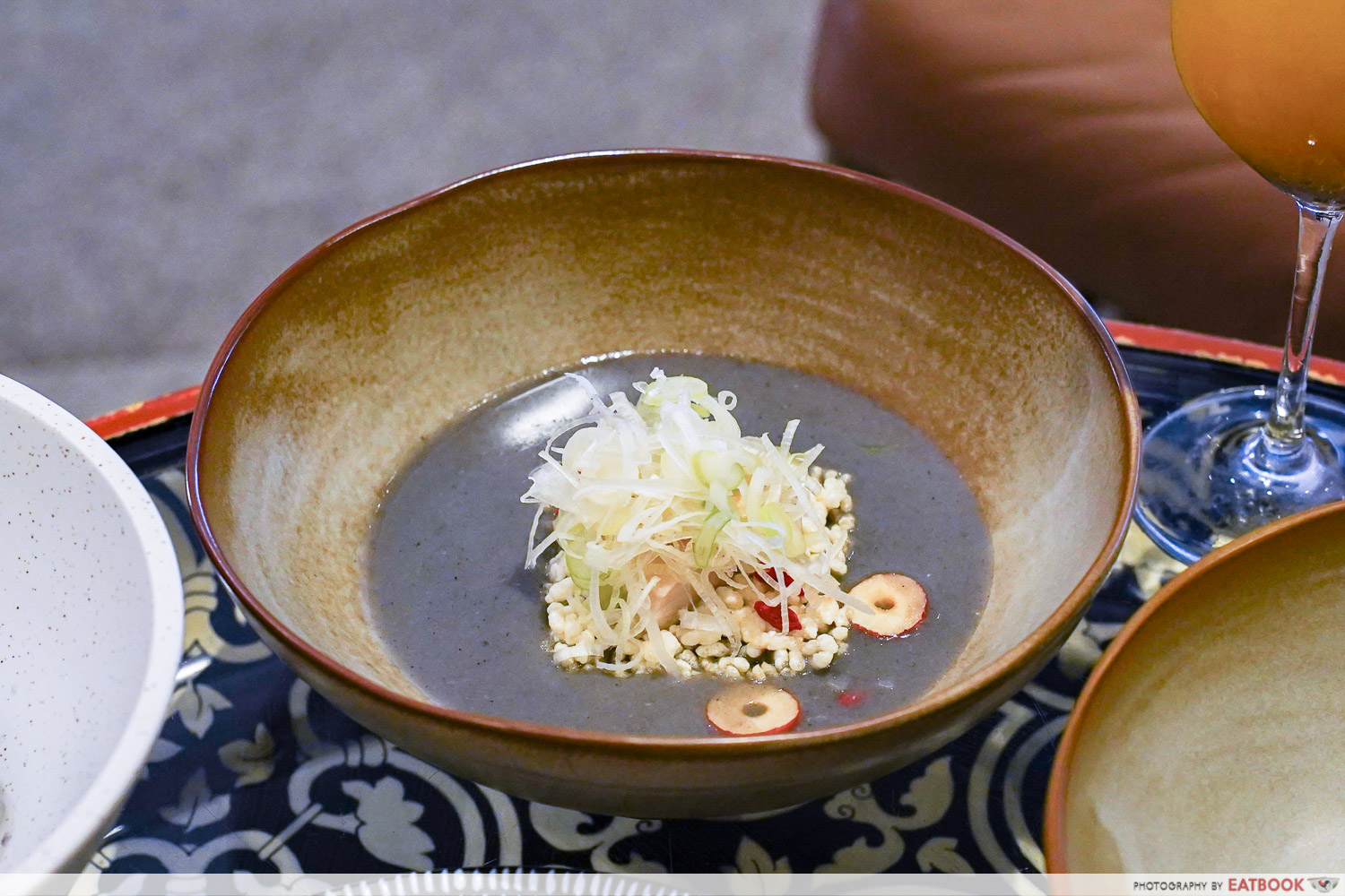 sulwhasoo-cafe-samgyetang-pouring