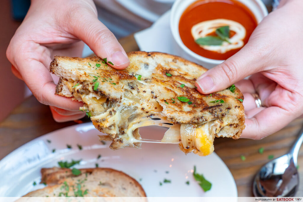 the-coach-bar-sandwich