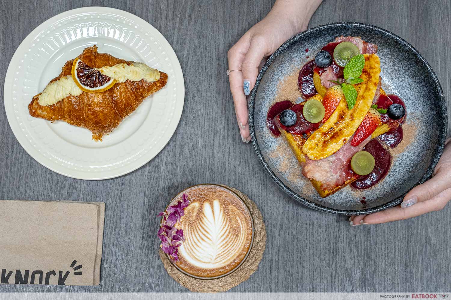 KNOCKNOCK-Cafe-flatlay