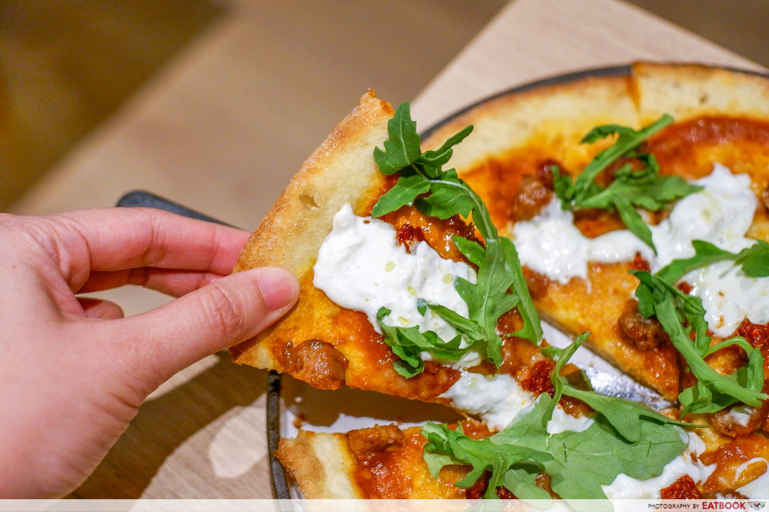 acqua-e-farina-italian-restaurant-pizza-montanara-interaction