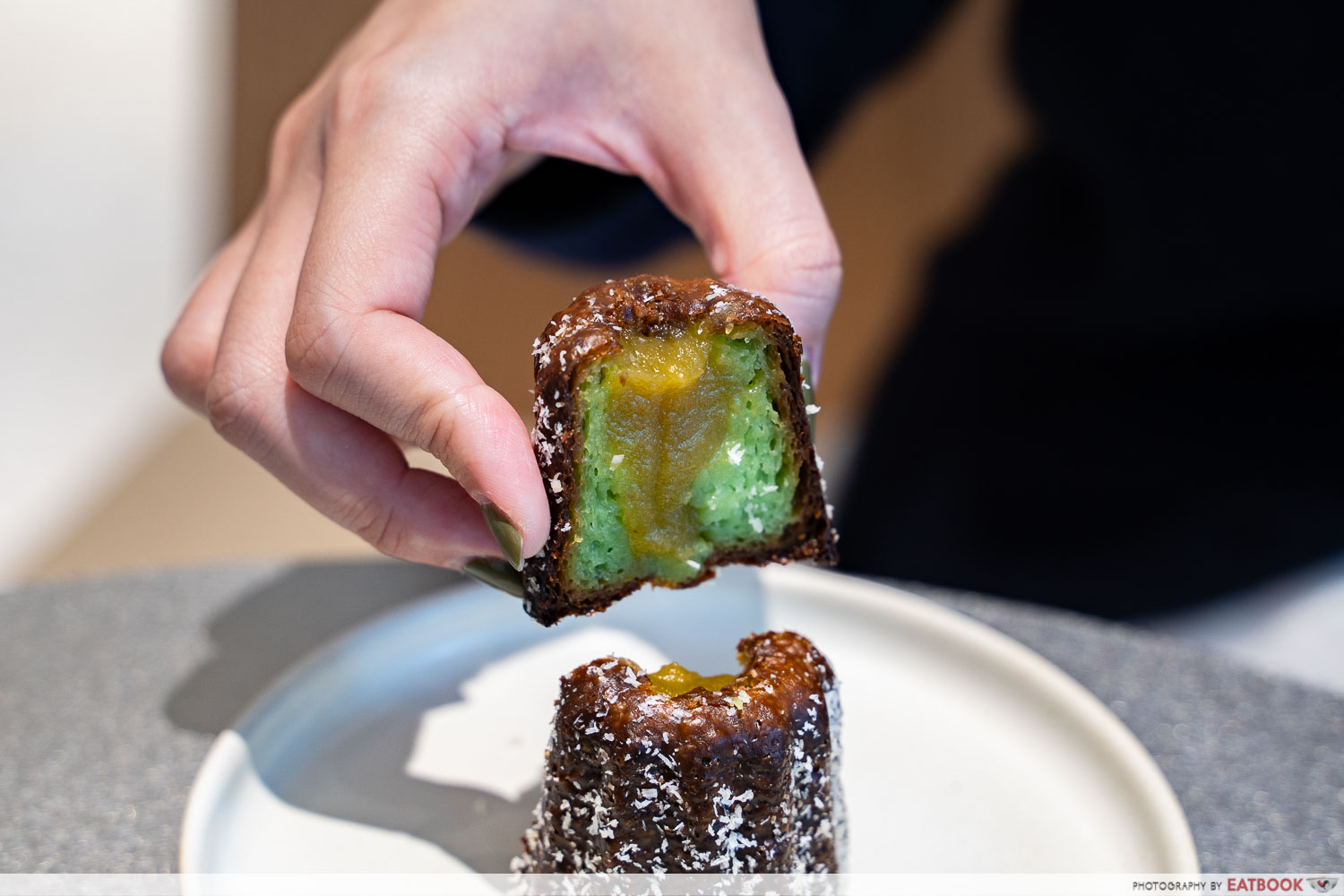 blue-bottle-coffee-paragon-pandan-canele-with-kaya-establishment