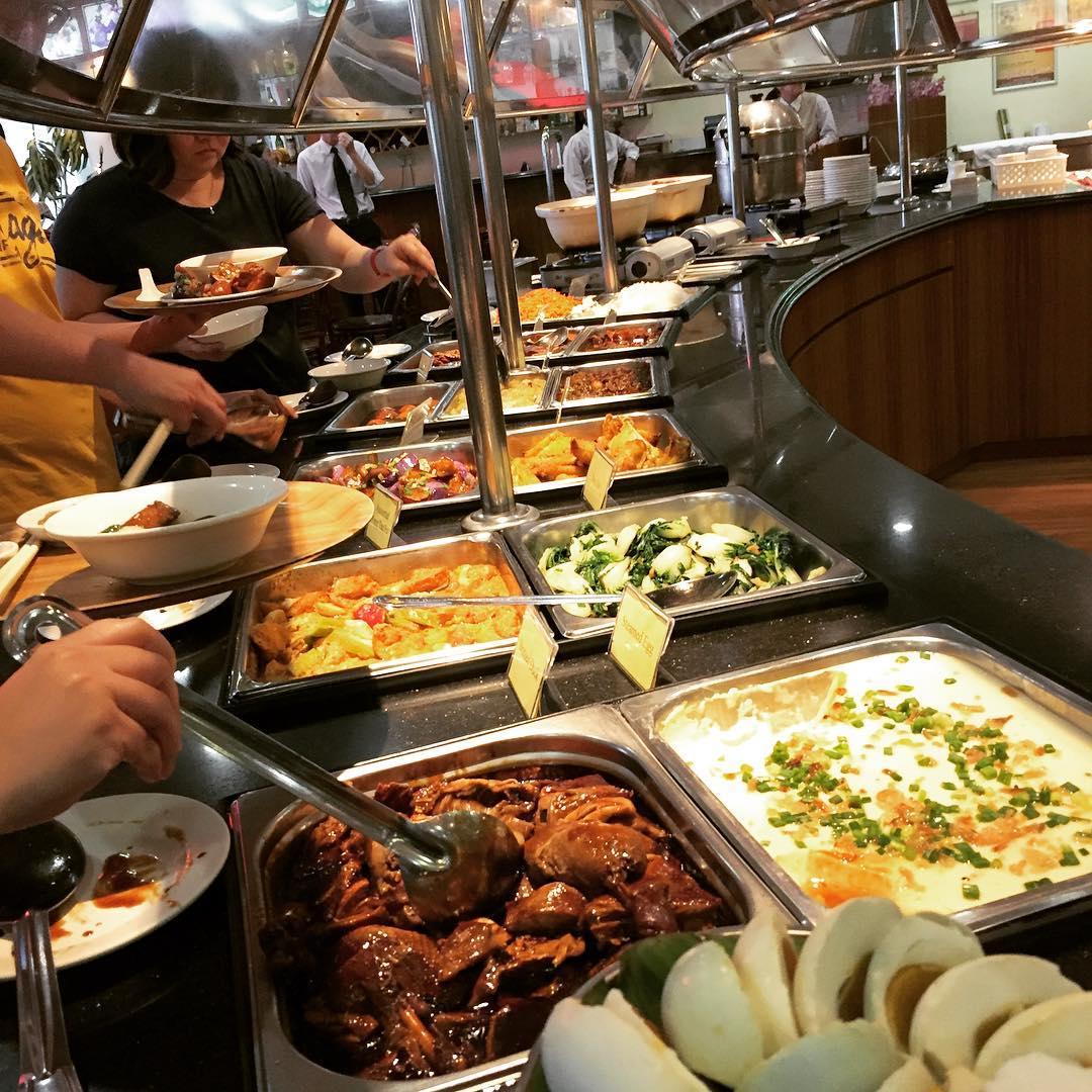 crystal-cafe-taiwan-porridge-buffet-interaction