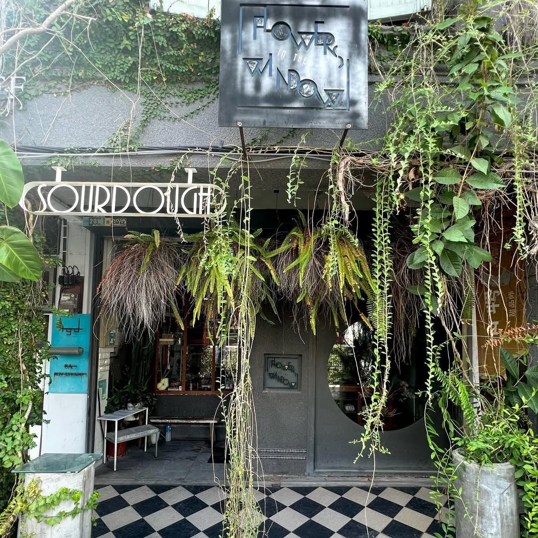 flowers-in-the-window-storefront