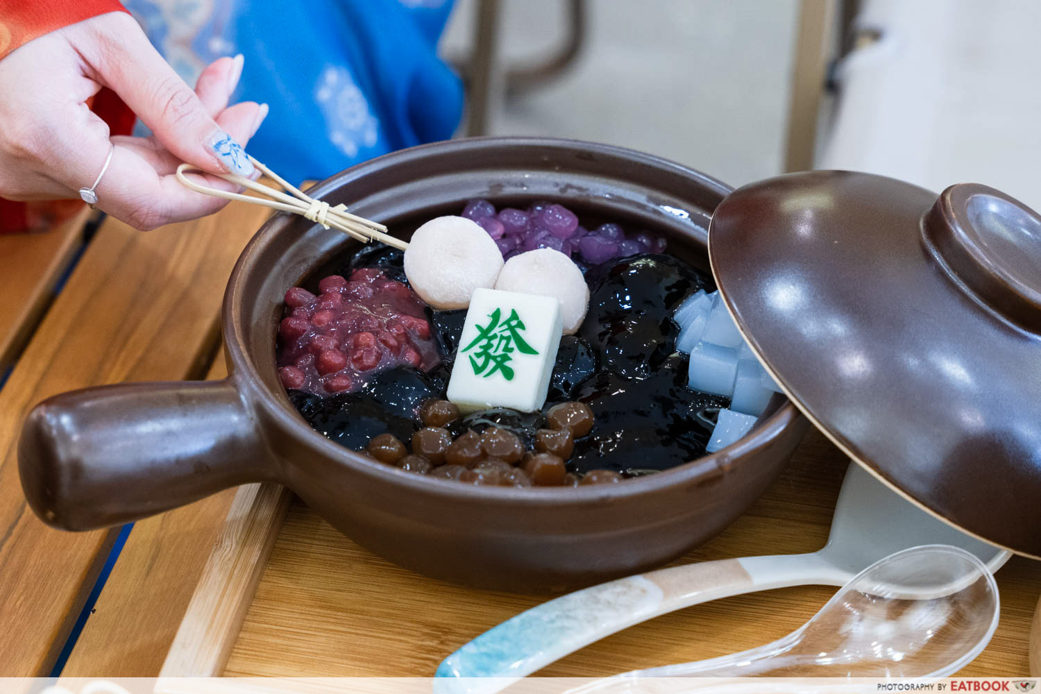 gardenia-coconut-claypot-iced-milk-tea-w-homemade-grass-jelly-&-toppings-cam-tea-&-ember-cafe-interaction