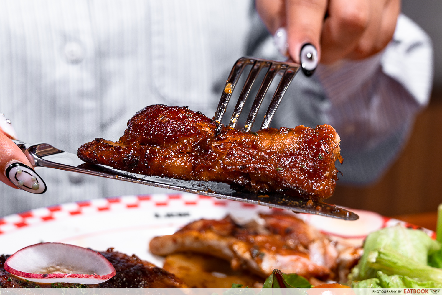 jojis-deli-ribs-interaction