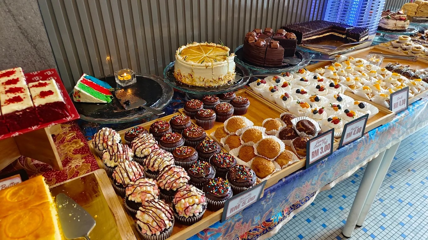 pastries-warong-tokyah-flatlay