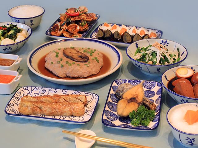 plate-restaurant-ah-ma-porridge-buffet-flatlay