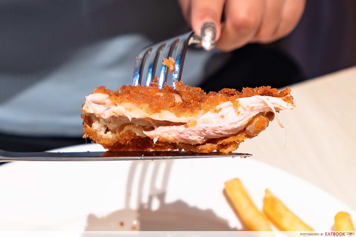 sallys-diner-chicken-interaction