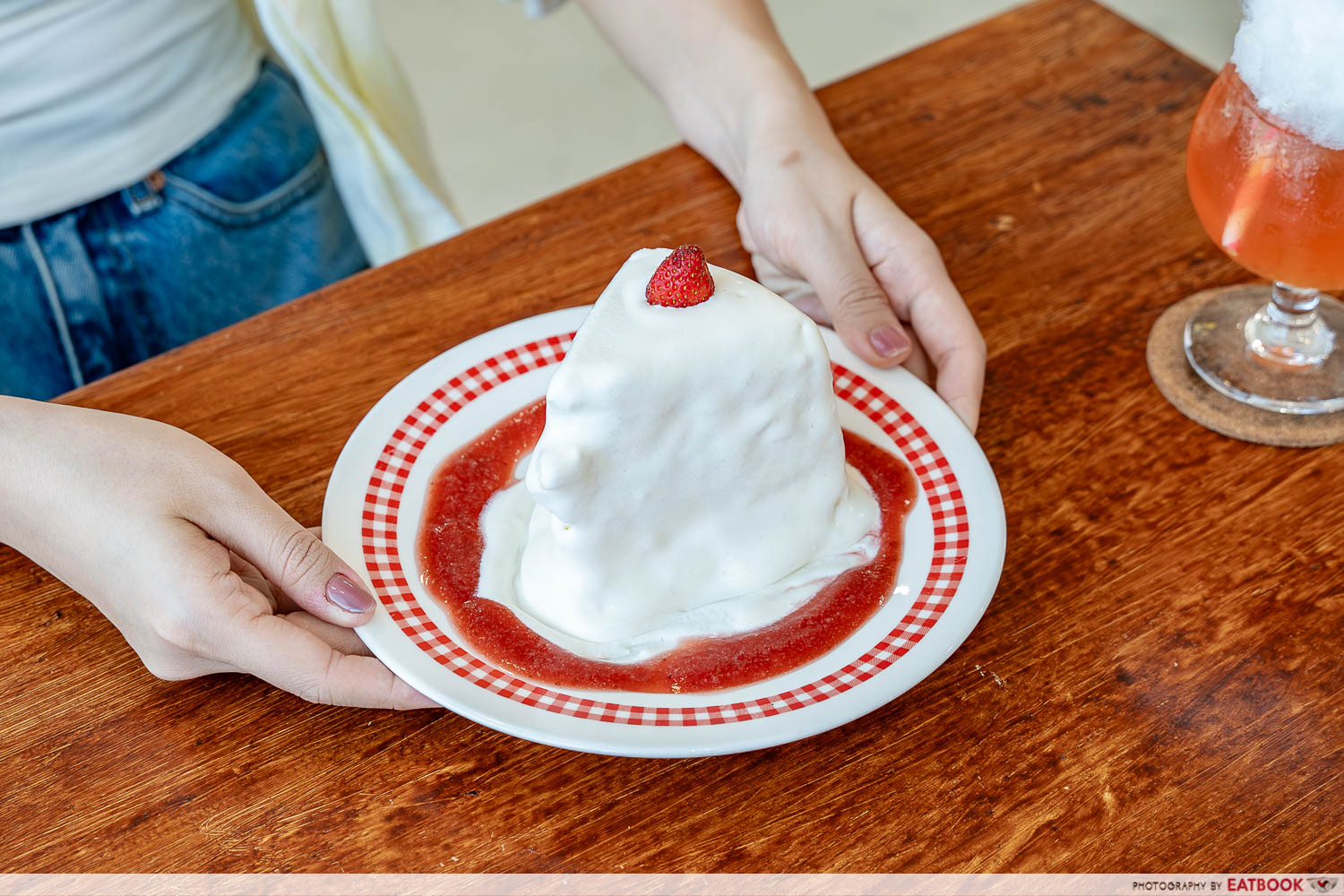 strawberry-cream-cake-oh-my-ice-interaction
