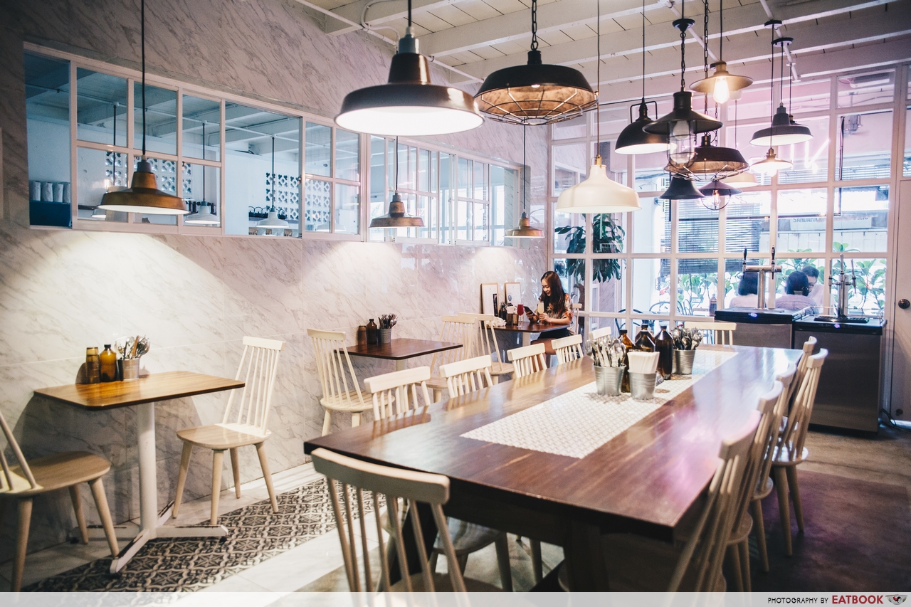 the-replacement-lodge-&-kitchen-ambience