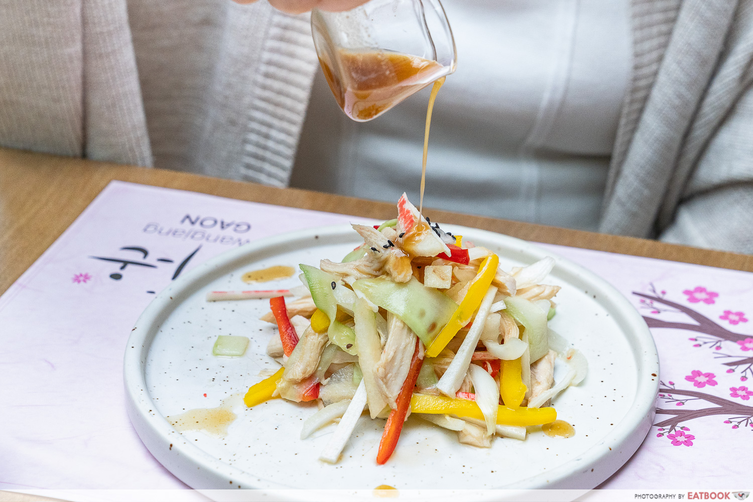 Gwangjang-Gaon-Chicken-Salad-Pour