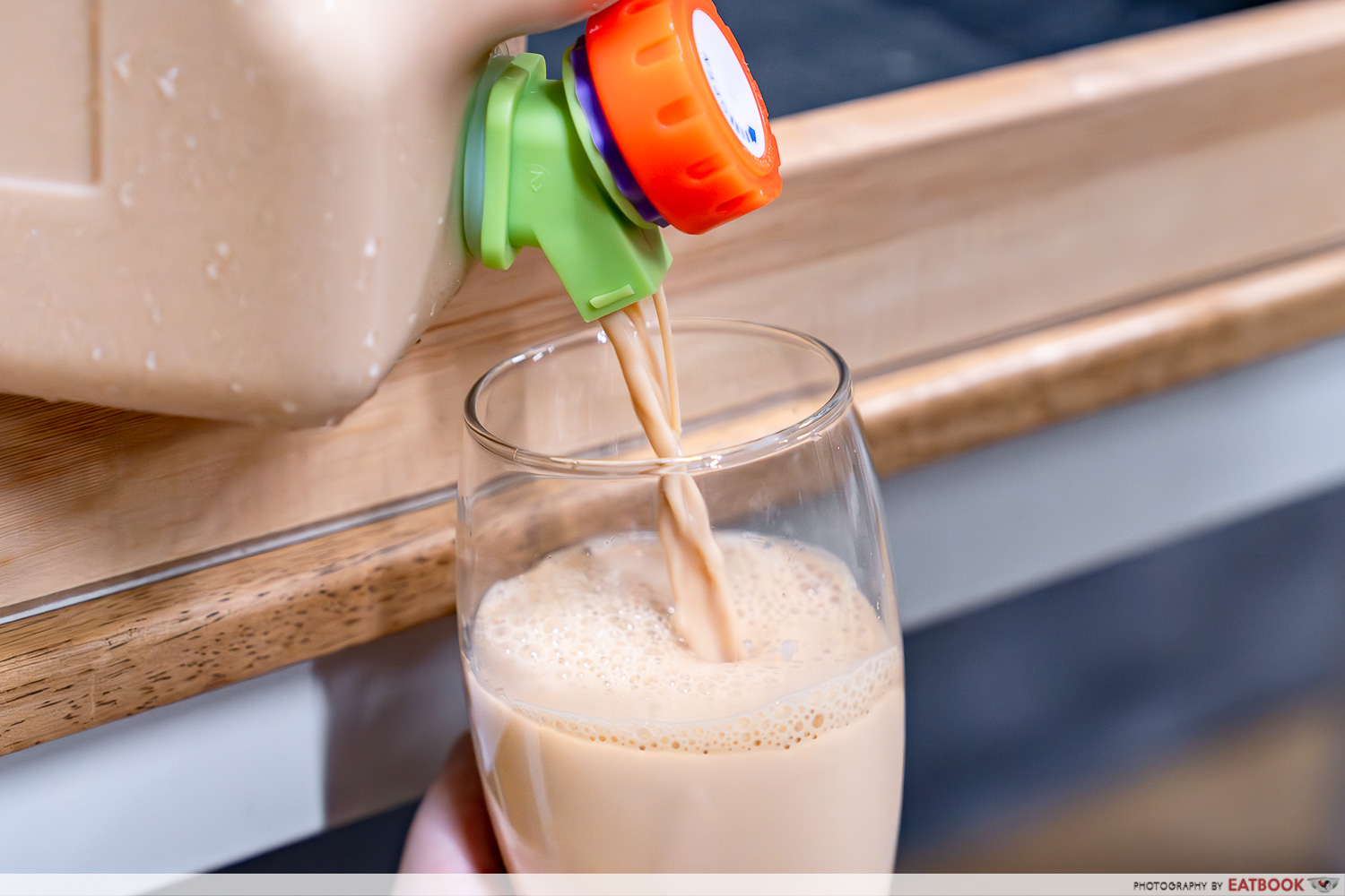 LIHO-Pour-Milk-Tea
