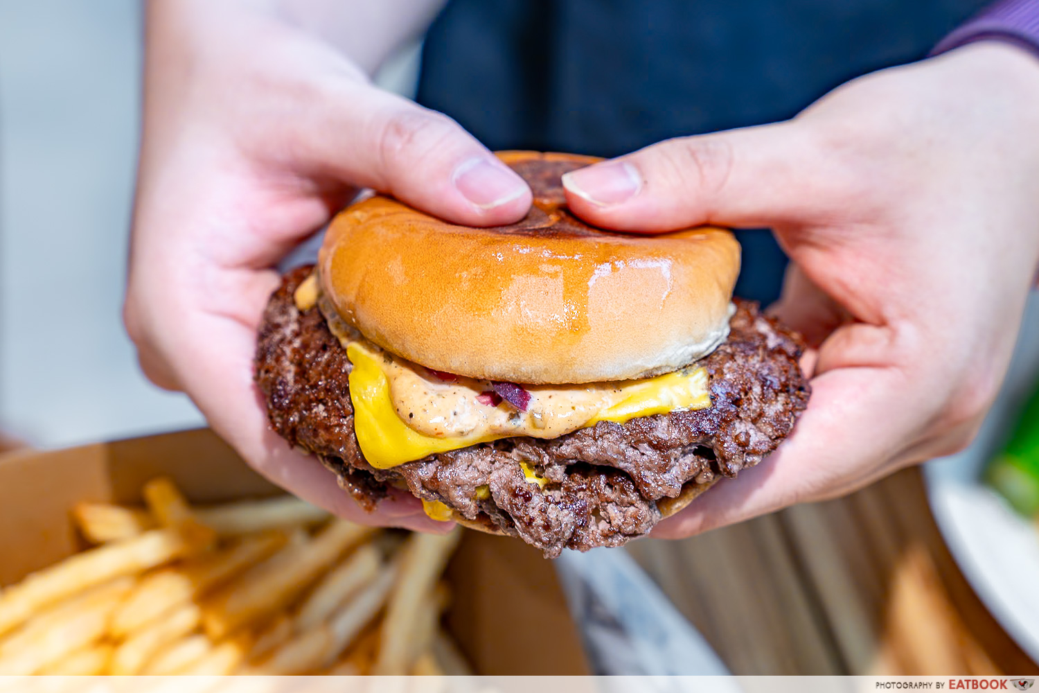 The-Food-Place-Hold-Gently-Like-SMASH-Burger