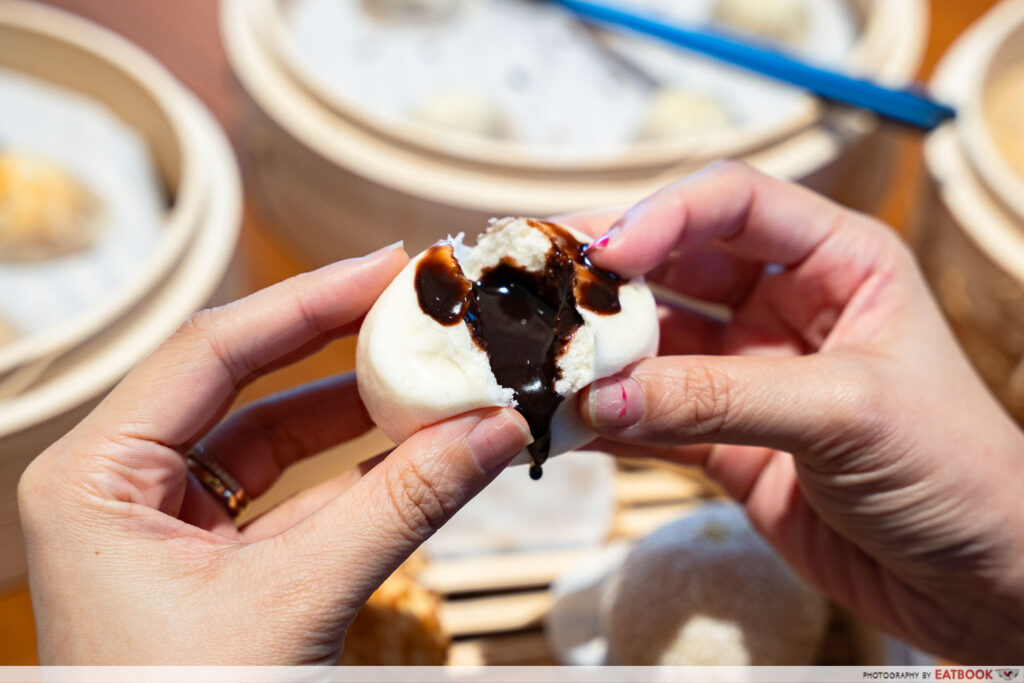 chocolate-bun-din-tai-fung-rws-weave-food