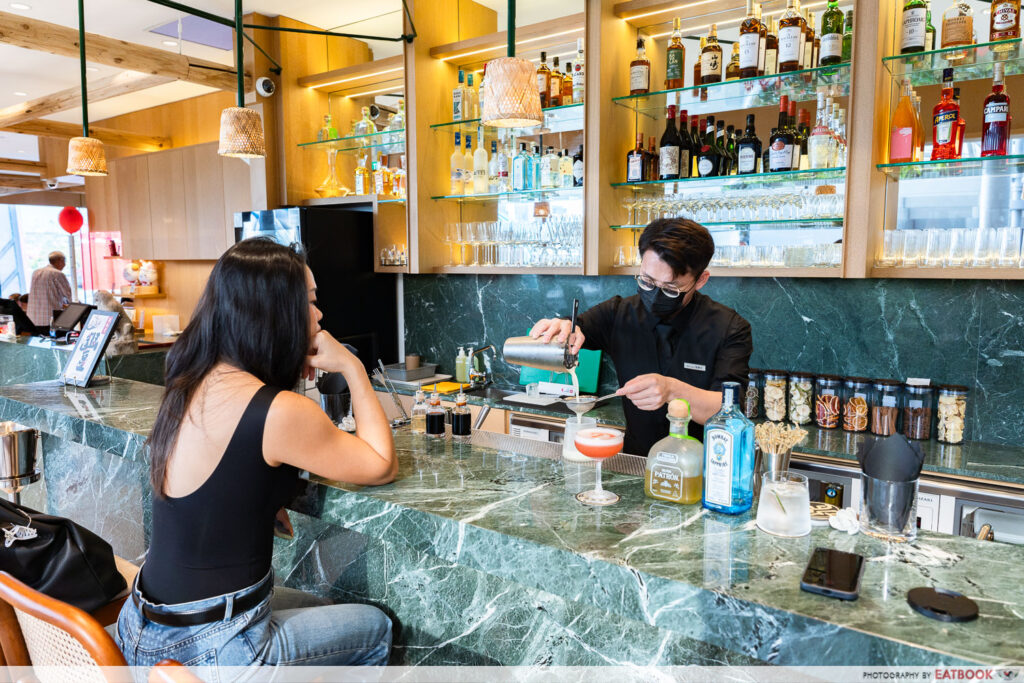 din-tai-fung-bar-ambience