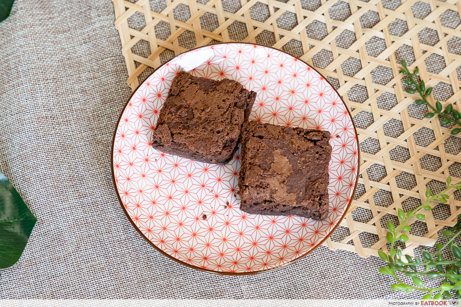 brownie-sumopocky-flatlay