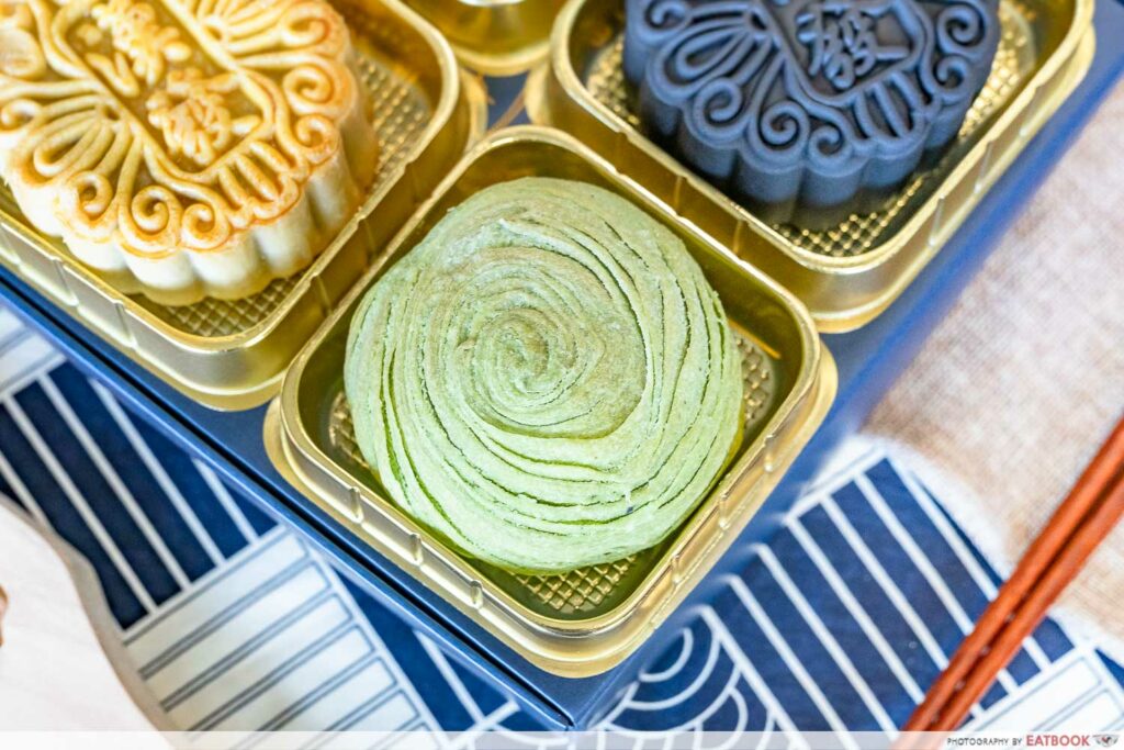 hung-huat-pistachio-mooncake