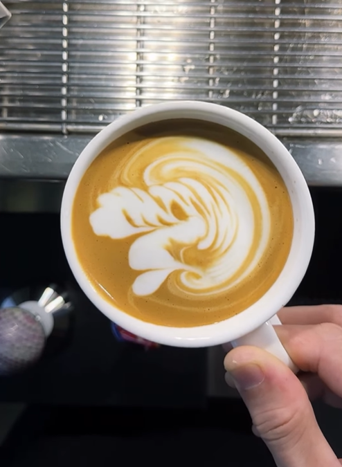kopi-folks-club-latte-art
