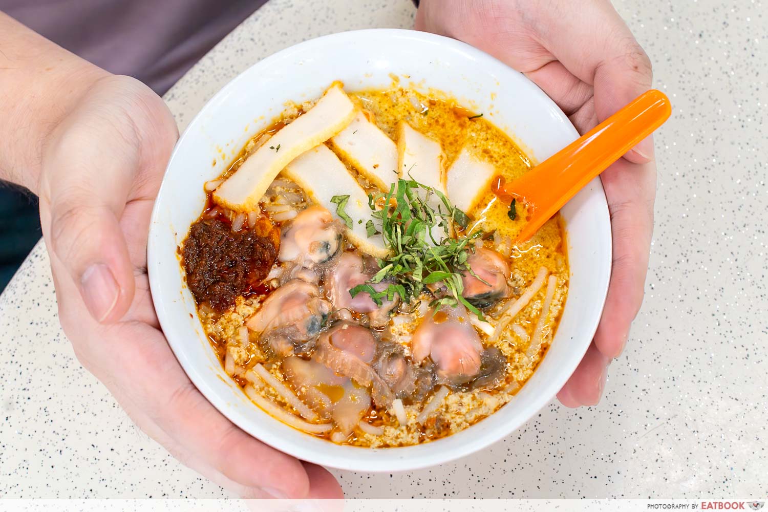 laksa-ranked-sungei-road-bowl-hold