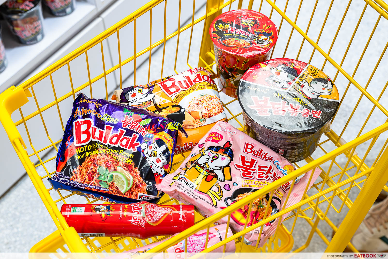 ramyeon-library-trolley-hankang-pocha-city-square-mall