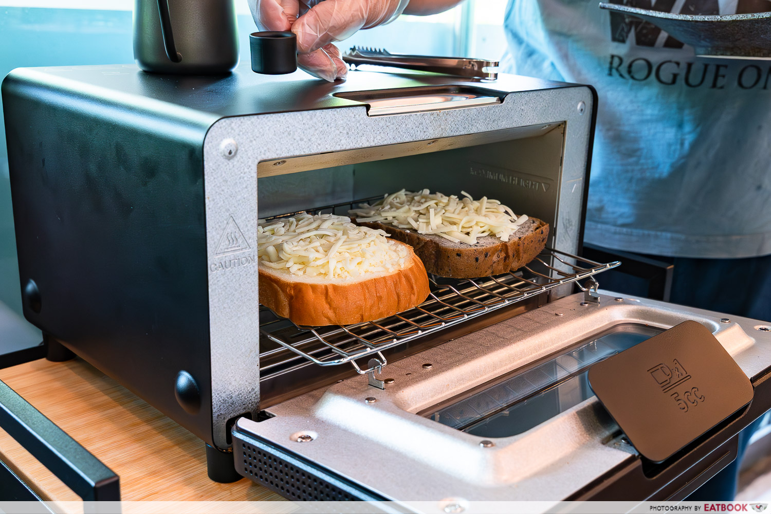 fred-bread-oven-toasting