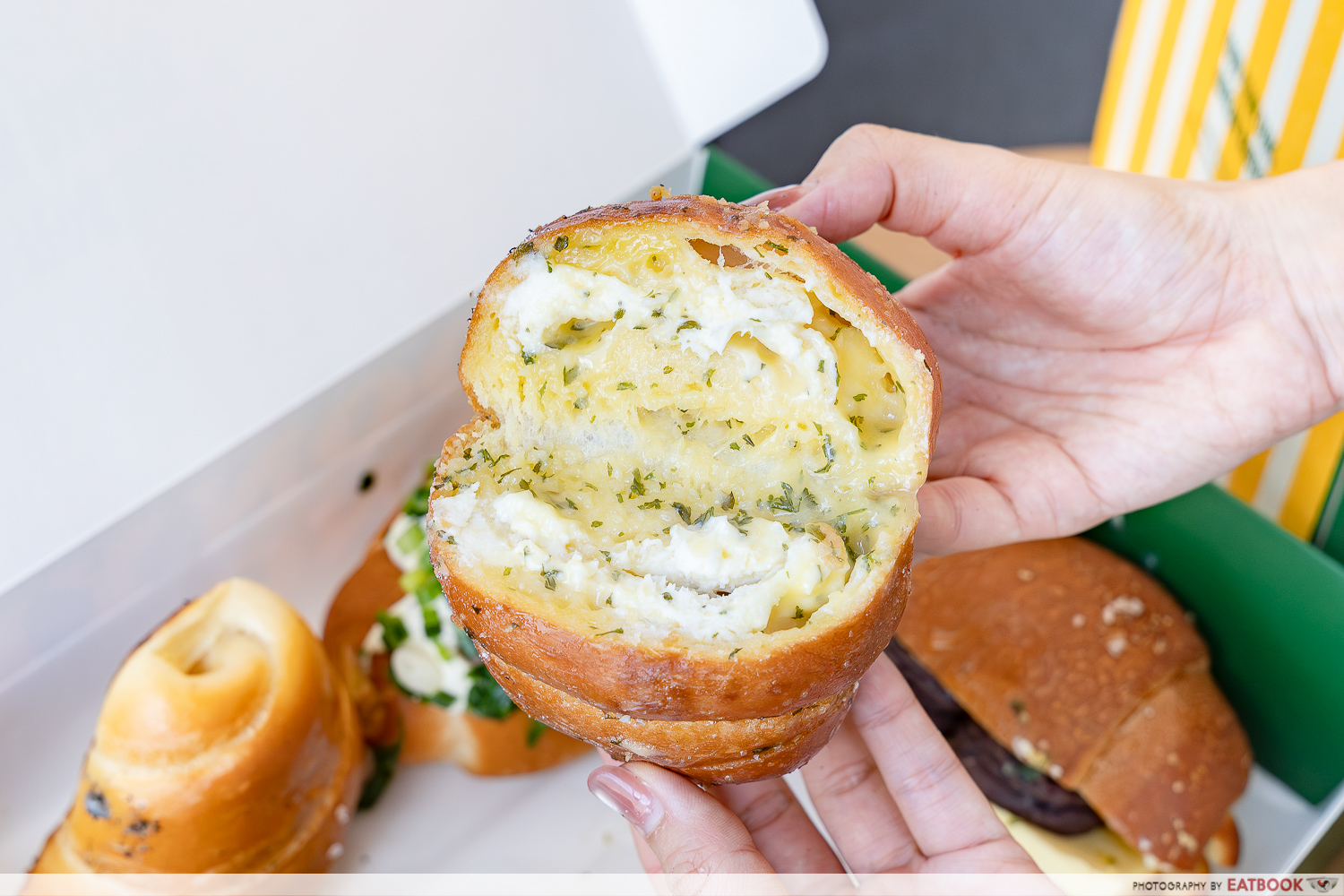 Yoon-Yeon-Dang-garlic-butter-shio-pan