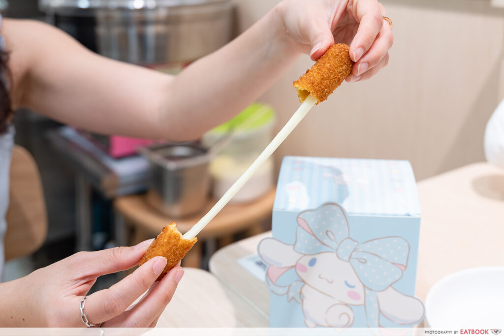 cinnamoroll-cafe-wong-fu-fu-cheese-pull