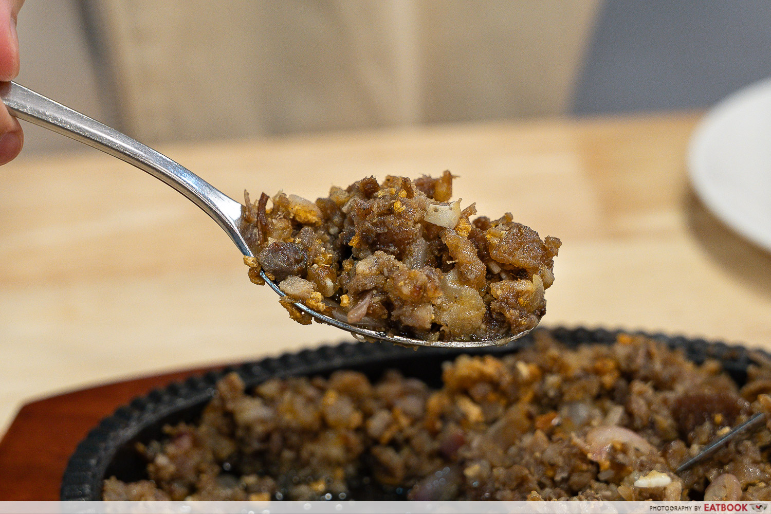 sizzling-pork-sisig-gerry's-grill-singapore-interaction-spoon