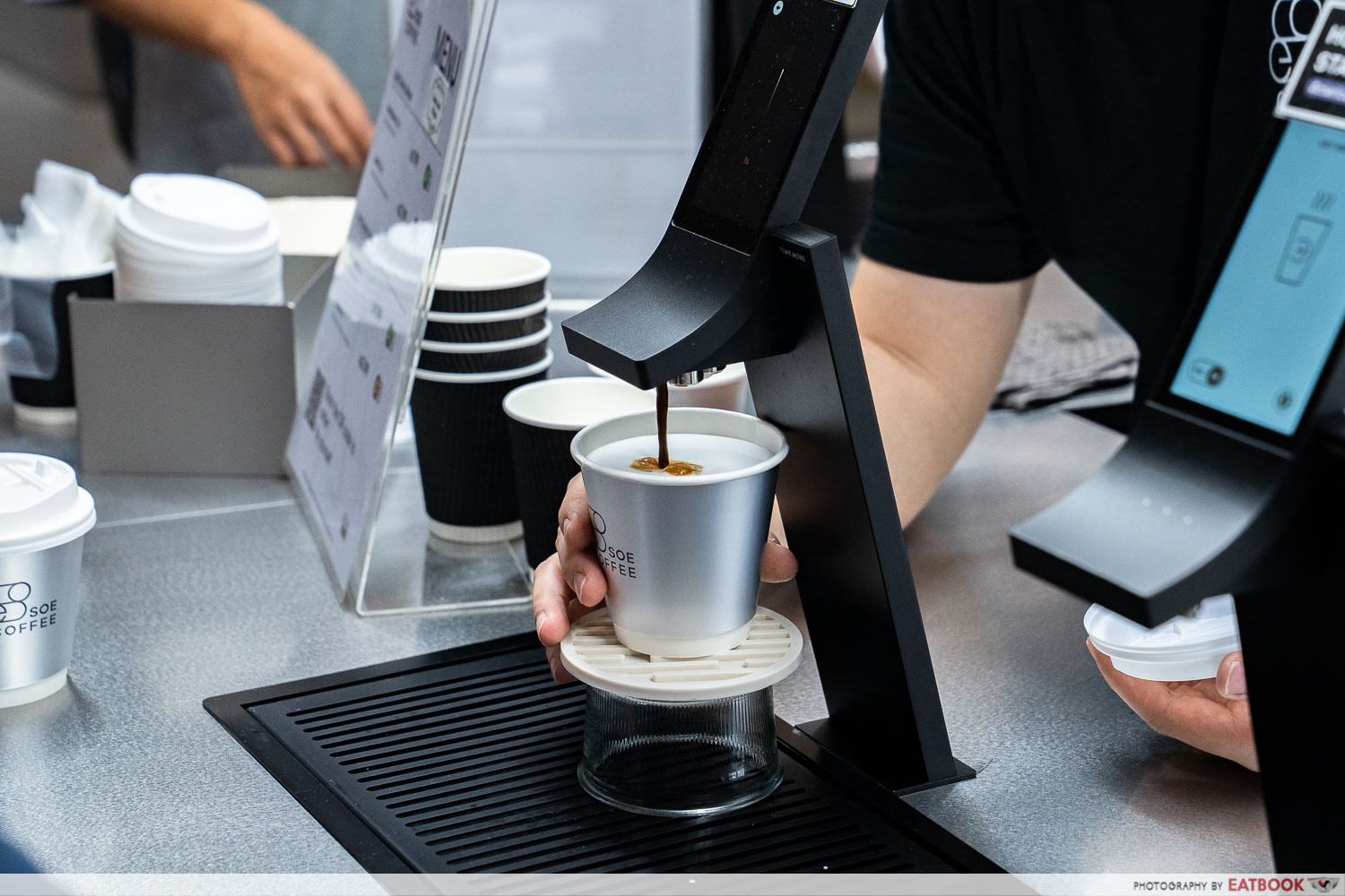 soe-coffee-hot-latte-pour