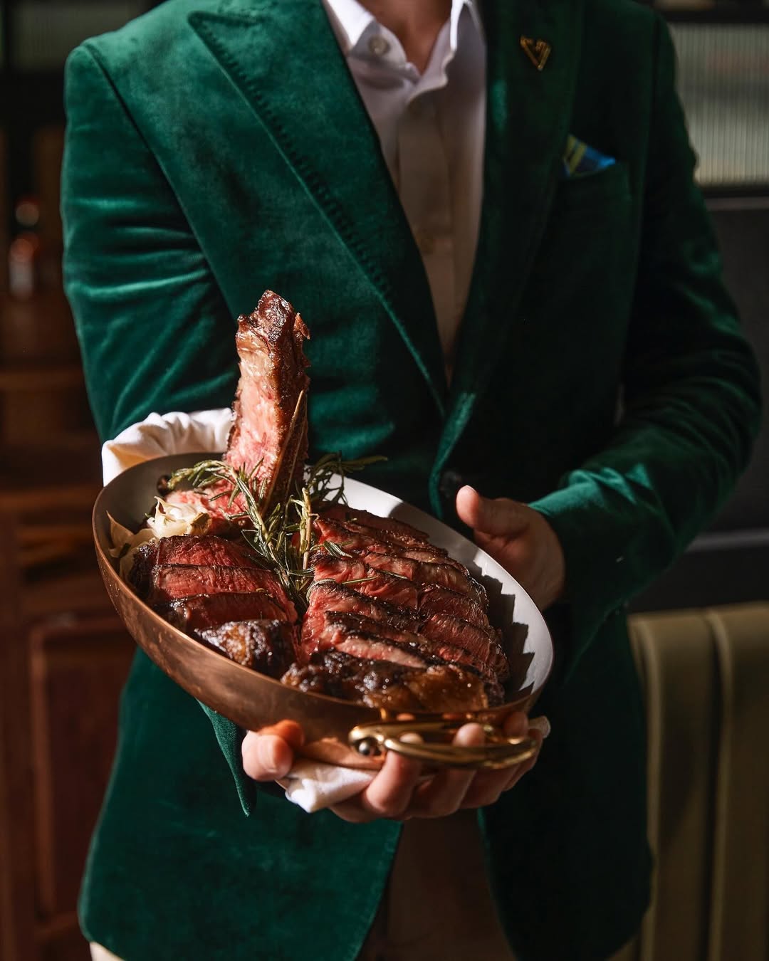 steak-cygnet-by-sean-connolly-serving-steak-interaction