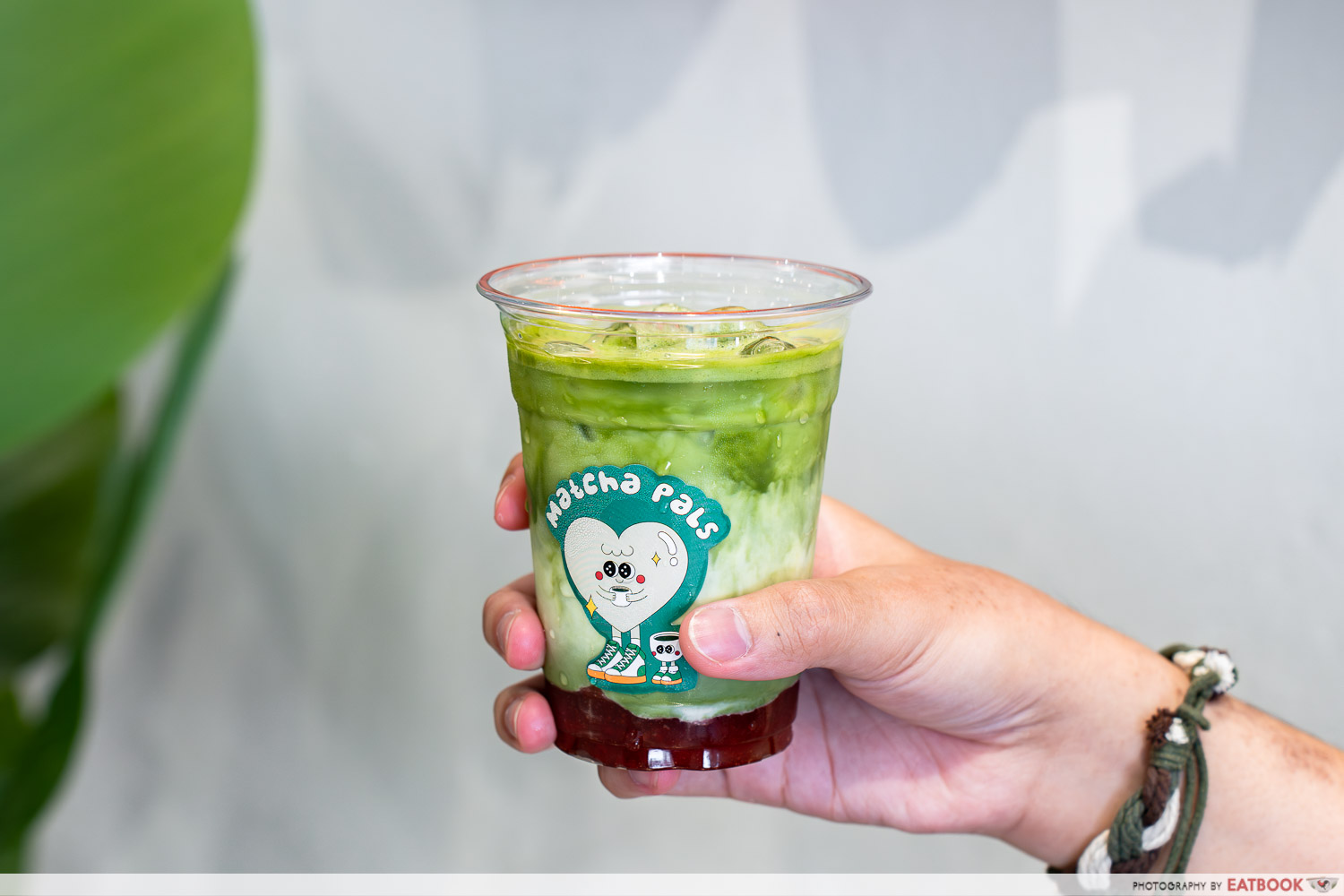 matcha-pals-iced-strawberry-matcha-latte-interaction