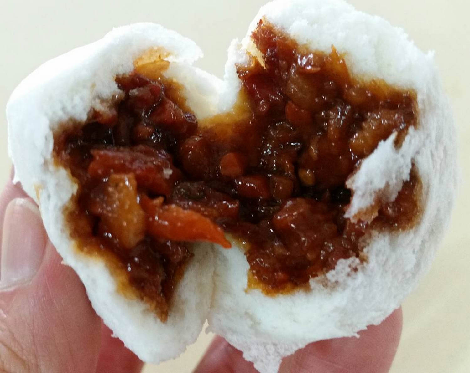 old-airport-homemade-pau-dian-traditional-handmade-char-siew-pau-cross-section