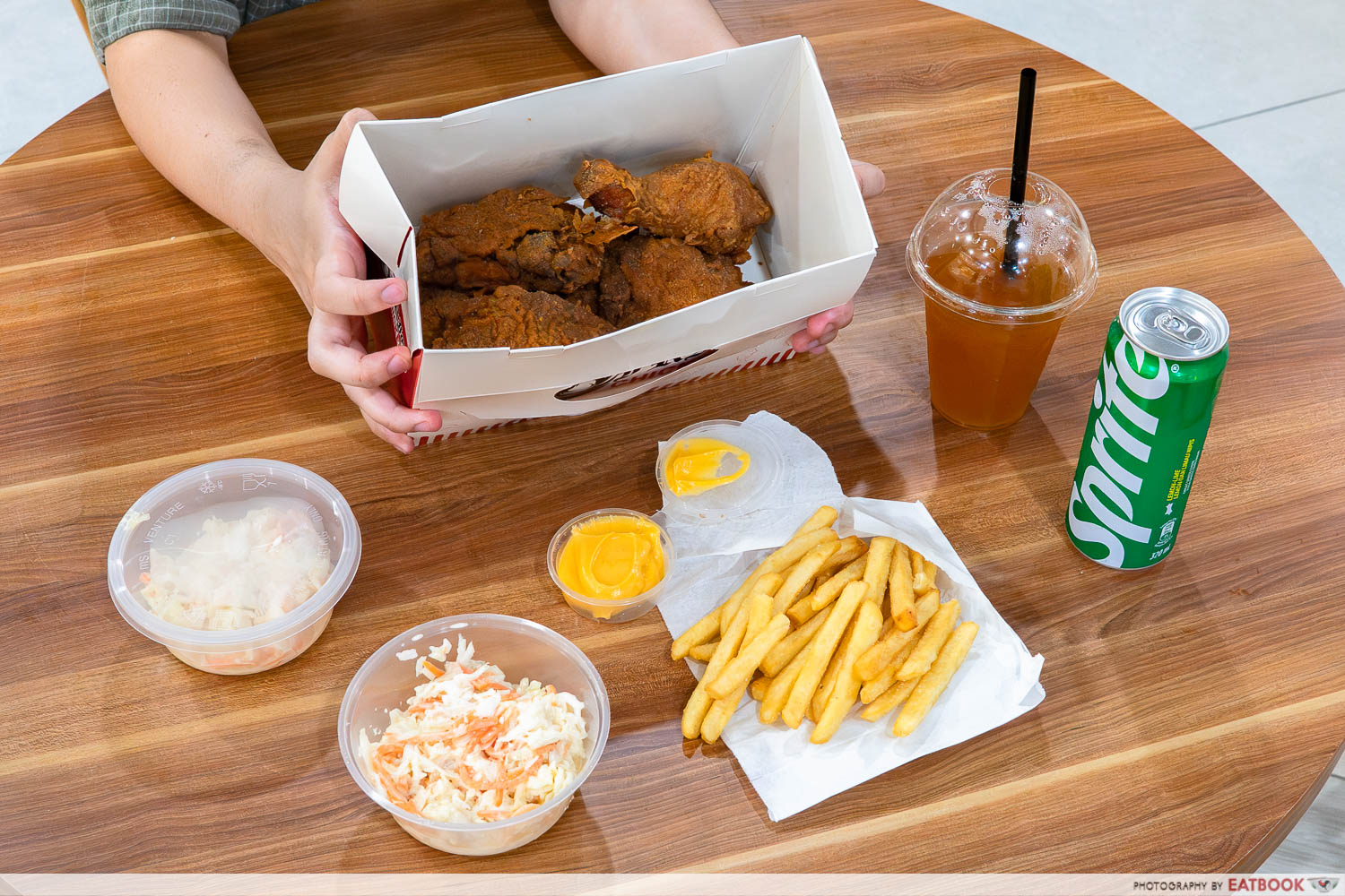sky-sky-fried-chicken-buddy-buddy-meal-interaction-flatlay