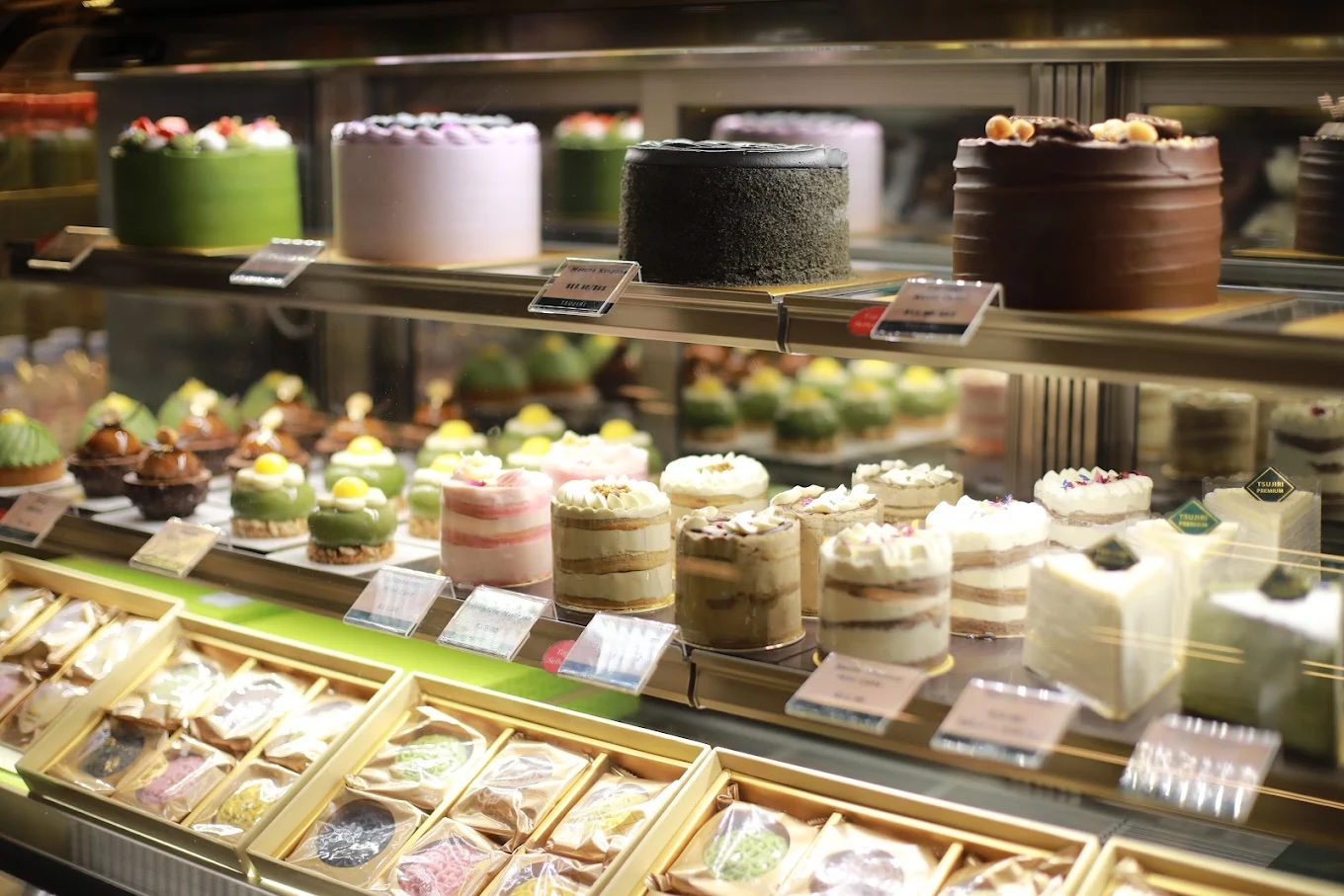 tsujiri-premium-bakery-tanjong-pagar-cakes-display