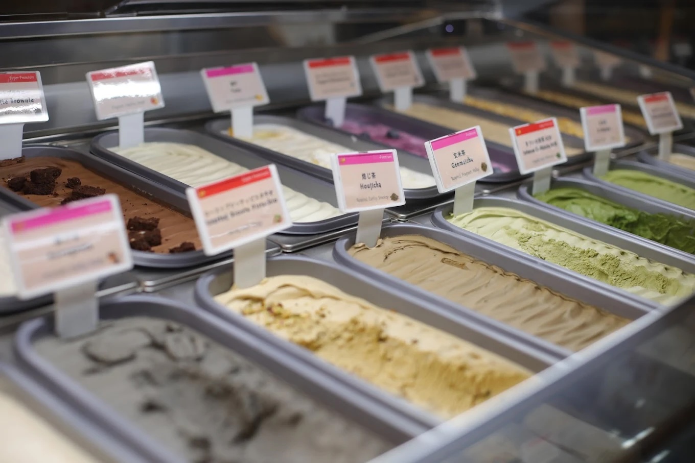 tsujiri-premium-bakery-tanjong-pagar-gelato-display