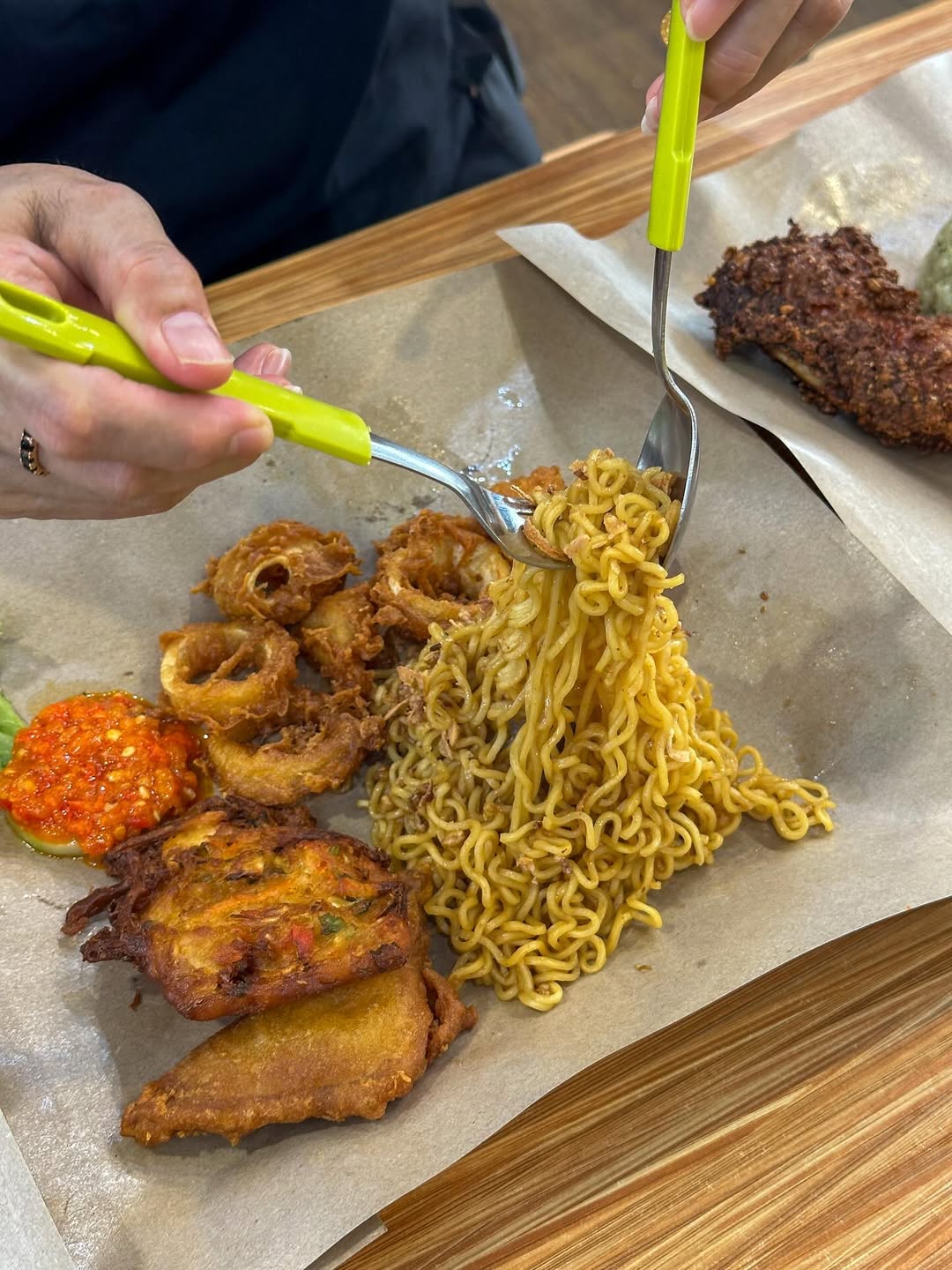 Palapa-beach-road-indomie