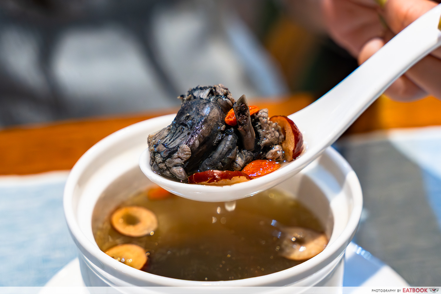 Restaurant-Cougar-Lee-black-chicken