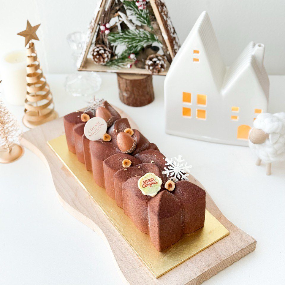 best-log-cakes-singapore-2025-creme-maison-bakery