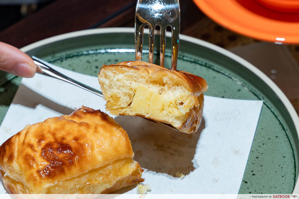 cafe-mary-grace-cheese-roll-interaction