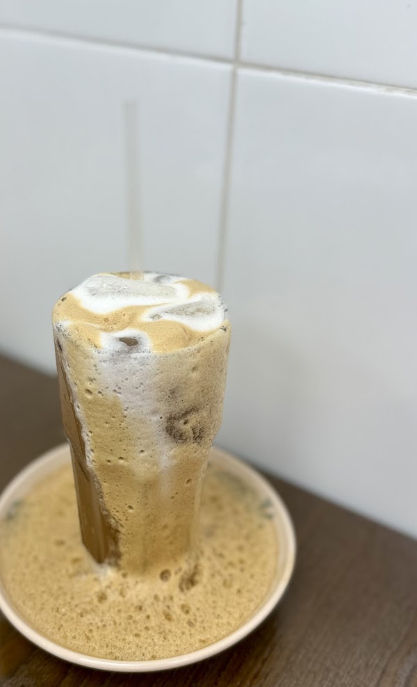 dongsheng-cafe-dirty-ice-coffee-establishment