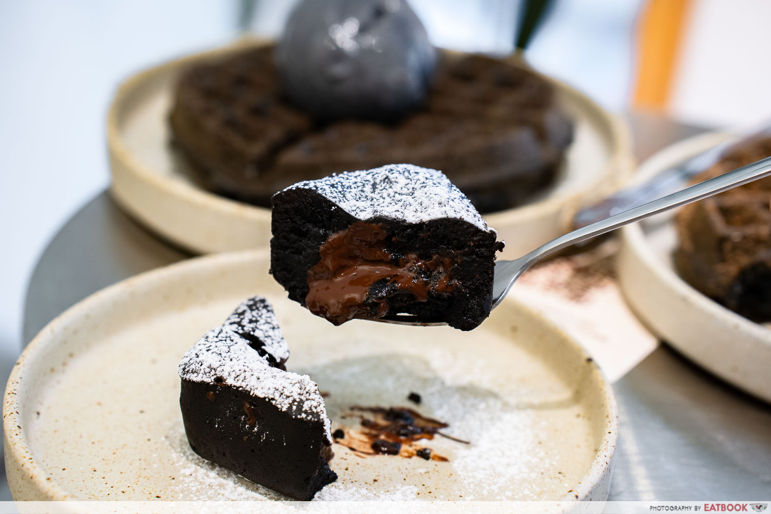 freakycones-choco-lava-brownie-cross-section-interaction