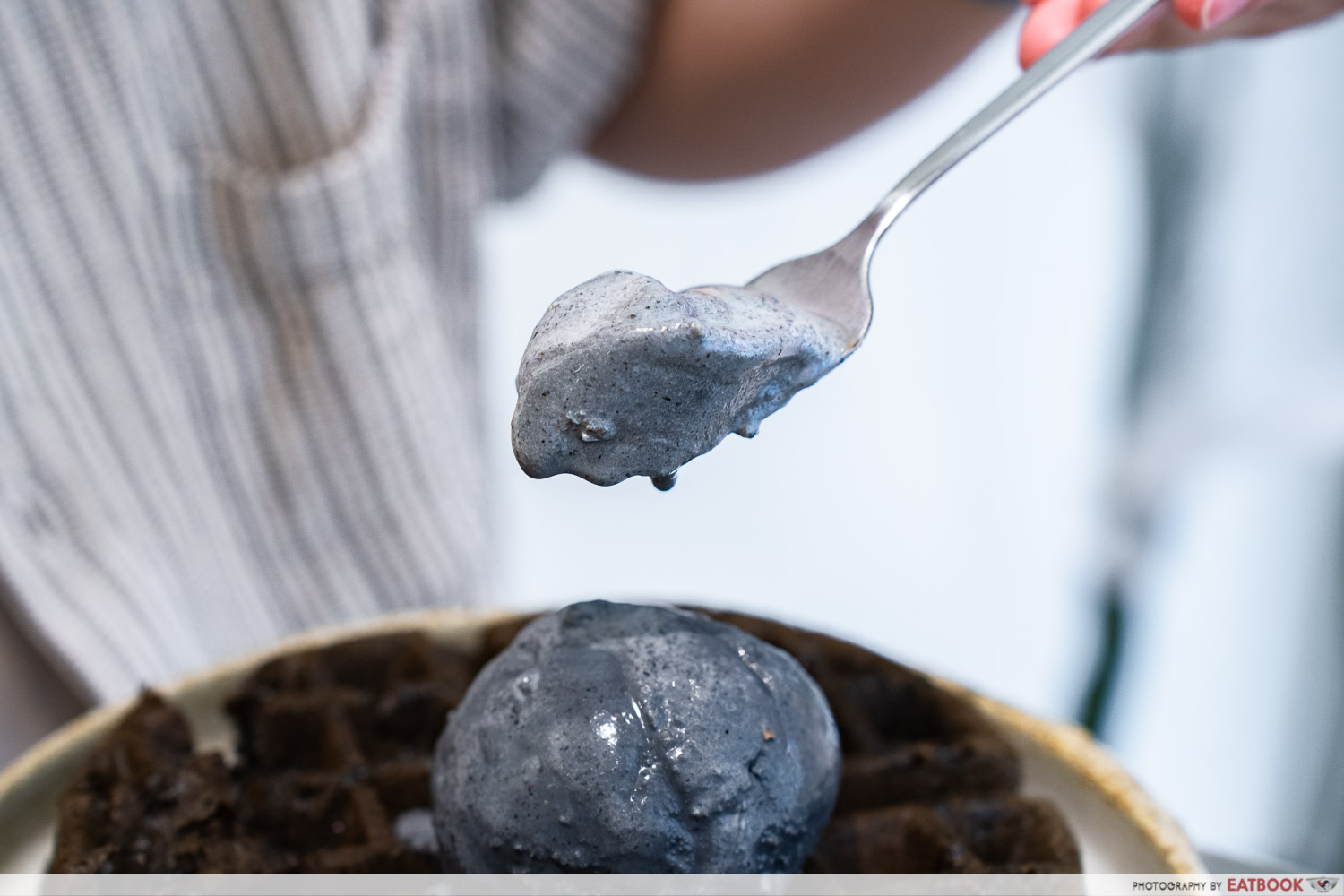 freakycones-sesame-mochi-ice-cream-interaction