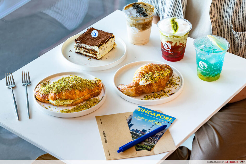 nuldam-space-cafe-flatlay