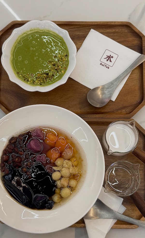 scape-suitok-pistachio-fairy-cream-flatlay