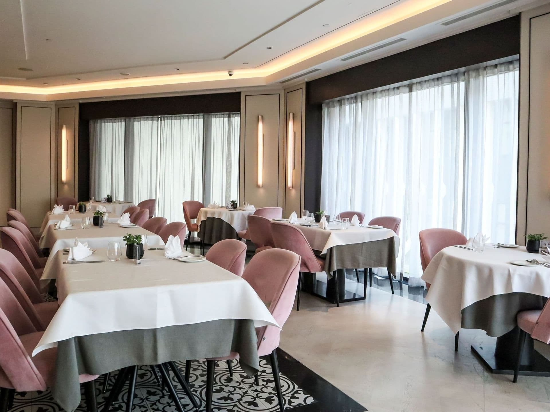 tablescape afternoon tea singapore